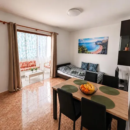 Perfectly Located With Pool Appartement